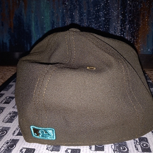 💃⚾ NY Yankees Classic New Era 59Fifty Cap, Brown with Light Blue, 7 3/8" ⚾💃 - Picture 2 of 3